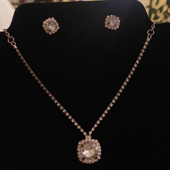 NEW!! Silver crystals necklace & earrings with small crystals on chain. - Picture 5 of 7